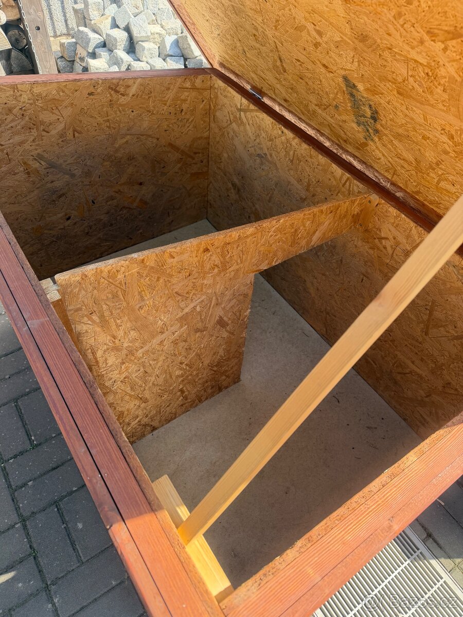 Kvalitní zateplená bouda pro psa – téměř nová, na kolečkách - 6