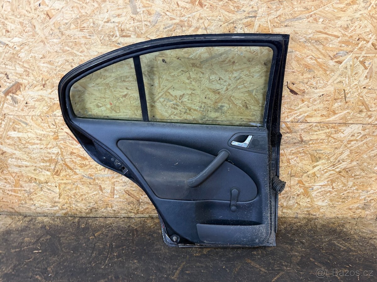 NASTROJENÉ LEVÉ ZADNÍ DVEŘE ŠKODA OCTAVIA 1 SEDAN - 6