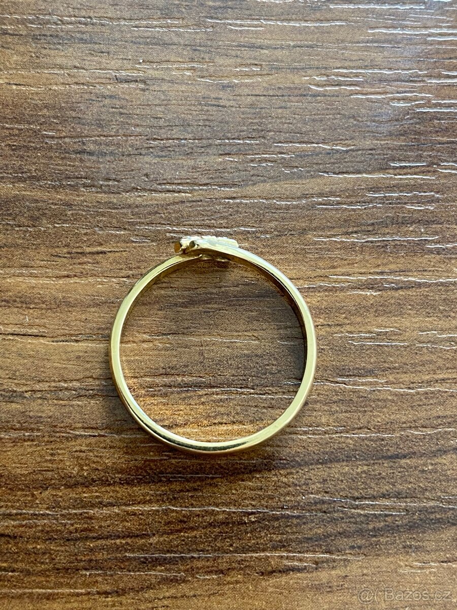 Zlatý dámský prstýnek - 6