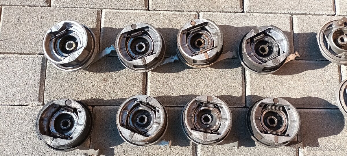 Babetta 210 - kompletní přední brzdový štít - 6