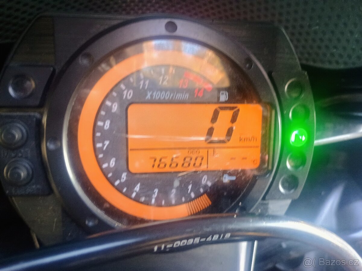 Kawasaki ZX10R 2004 - 6