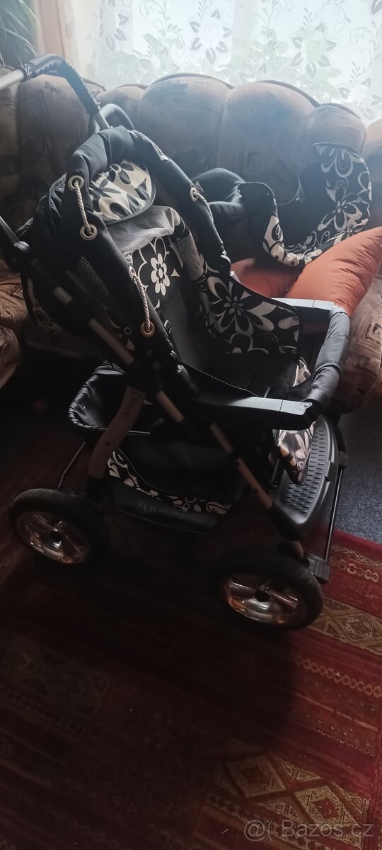 Kočárek a autosedačka - 6
