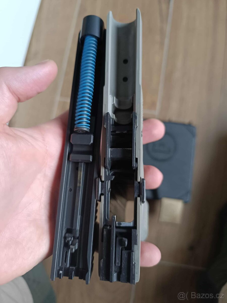 Pistole CZ P-10 F + set příslušenství - 6