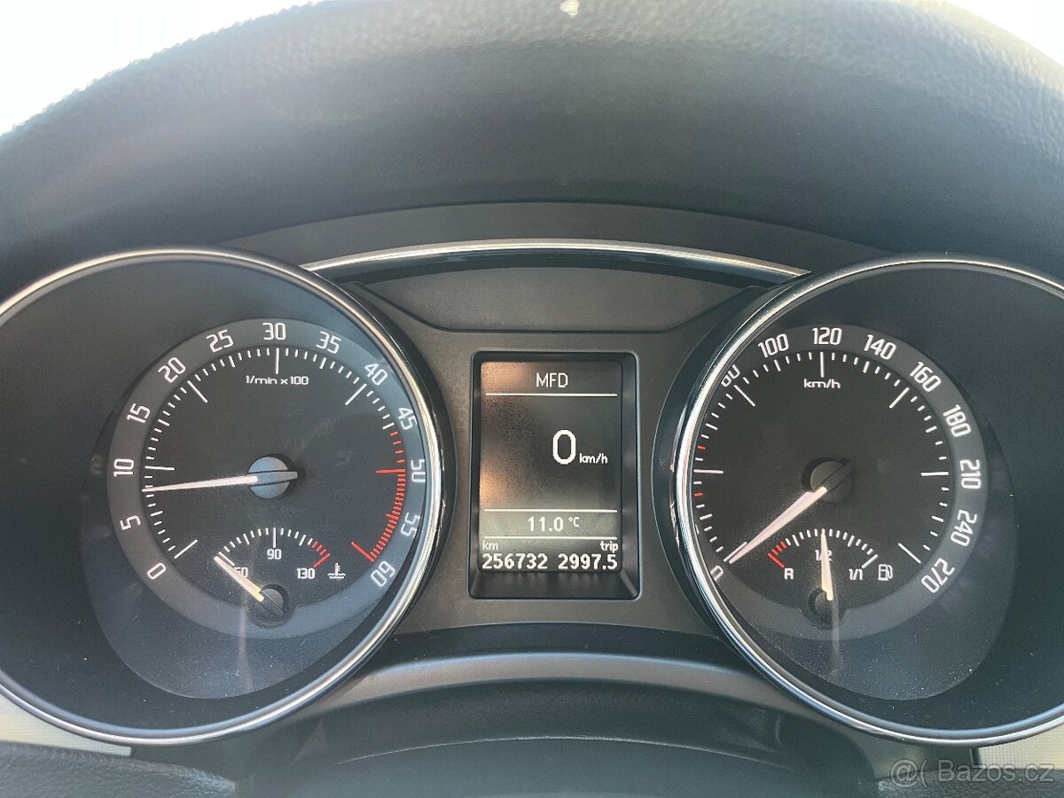 -PRODÁM Škoda Superb 2.0 TDi - 6