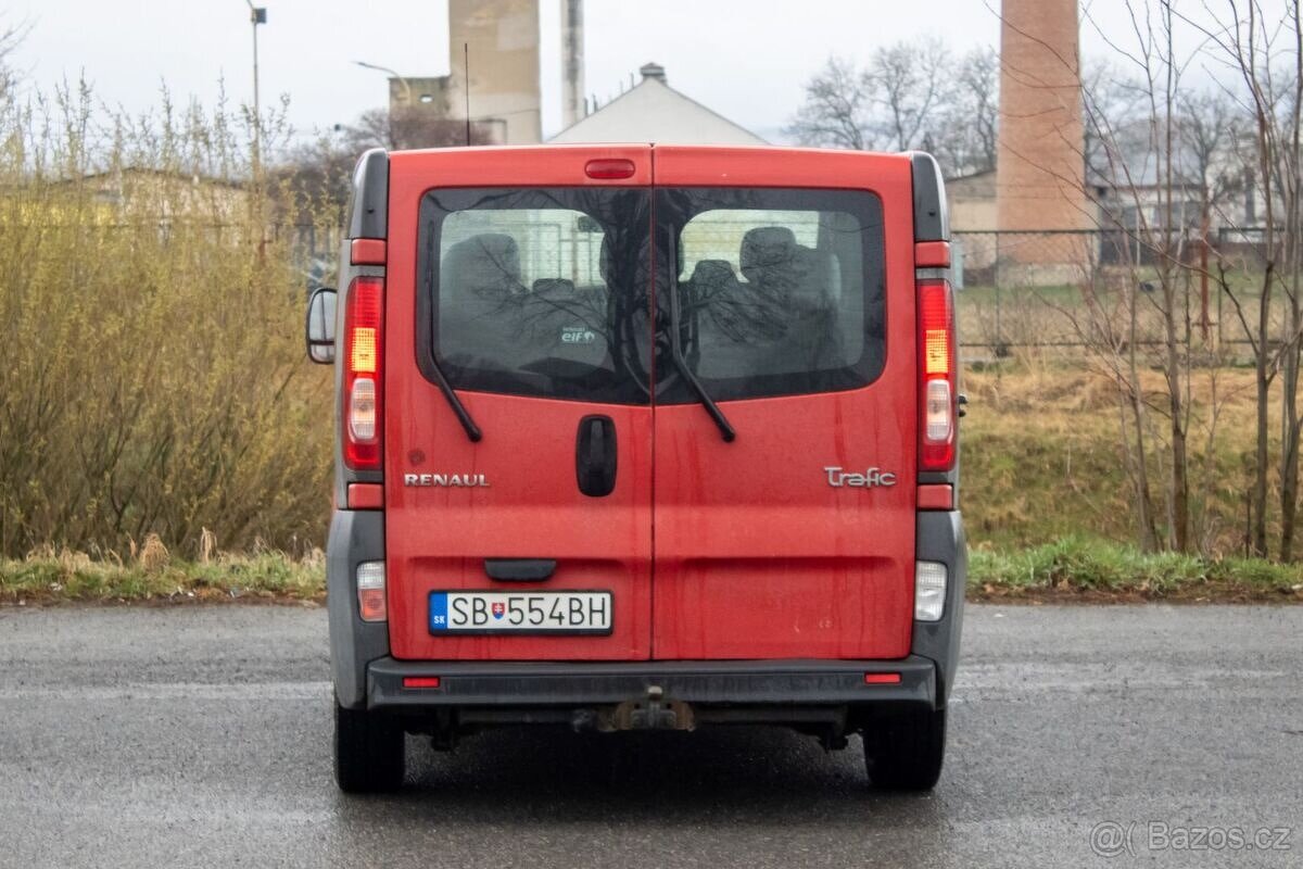 Renault Trafic 2.0 dCi 16V Passenger / 84kW / 2011 - 6