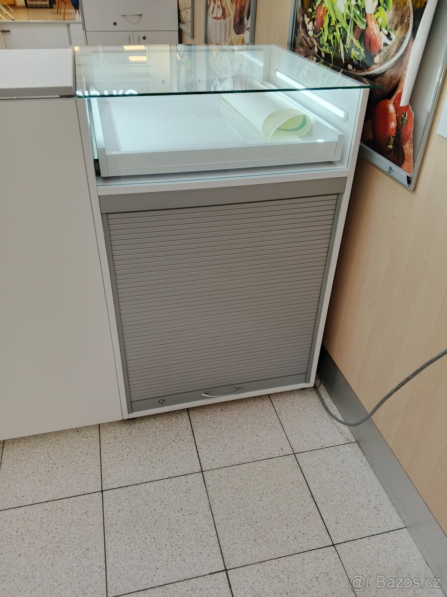 Prodejní prosklený ostrůvek do obchodu - 6