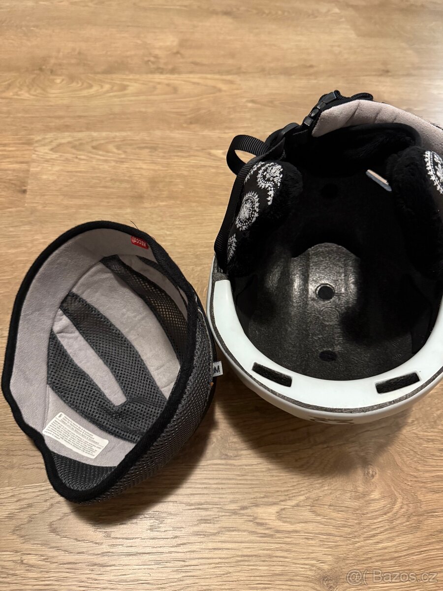 Lyžařská helma Pro-Tec, vel M - 6