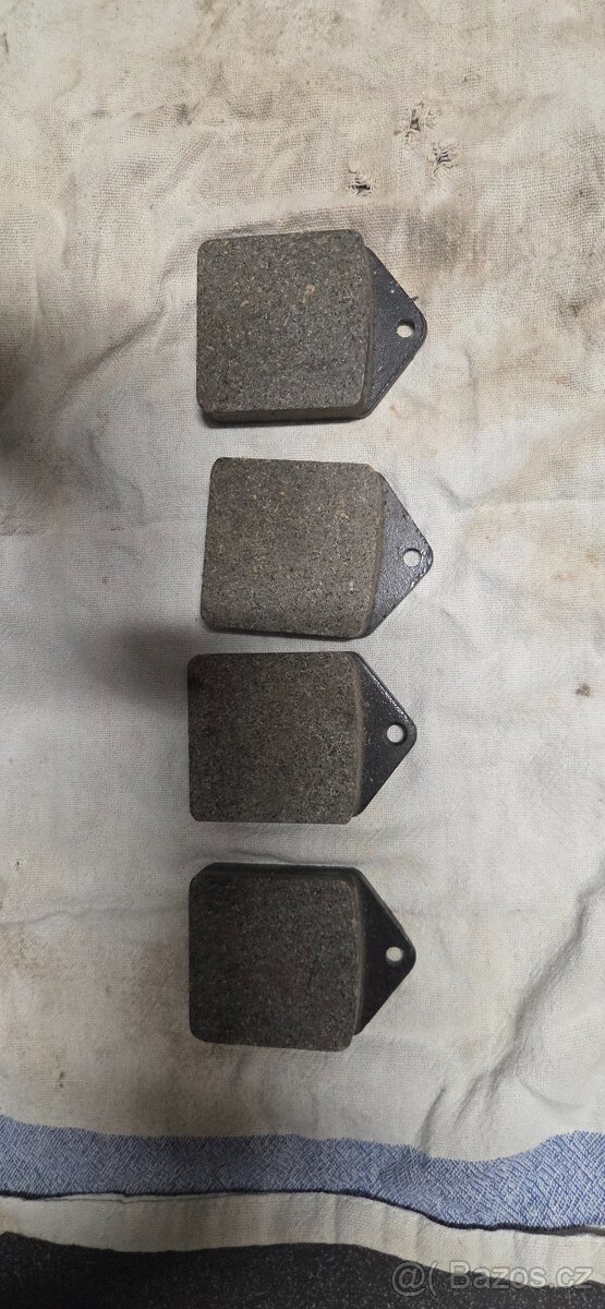 Tatra 603-nové brzdové destičky - 6