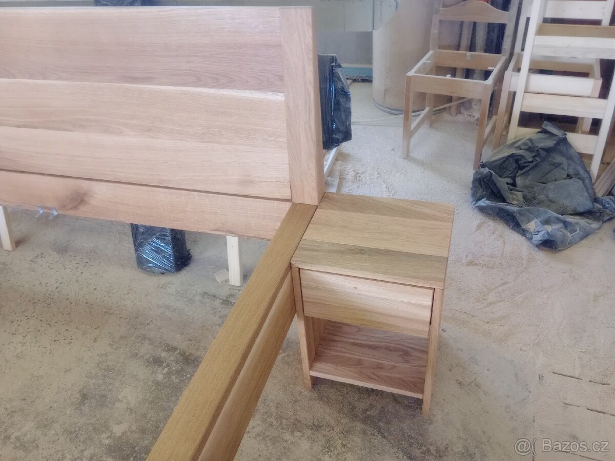 Dubová postel manželská se stolky - 6