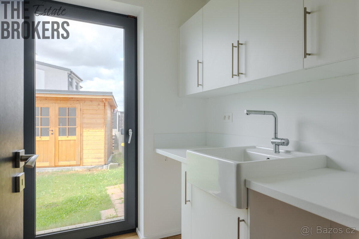 Prodej řadového rodinného domu 4+kk 126 m2, Mukařov, okres P - 6