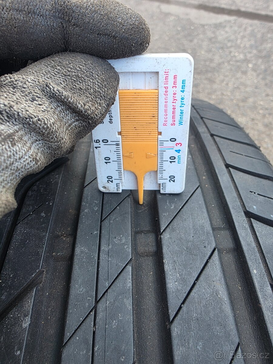 Prodám letní pneu Bridgestone 215/50/18 - 6