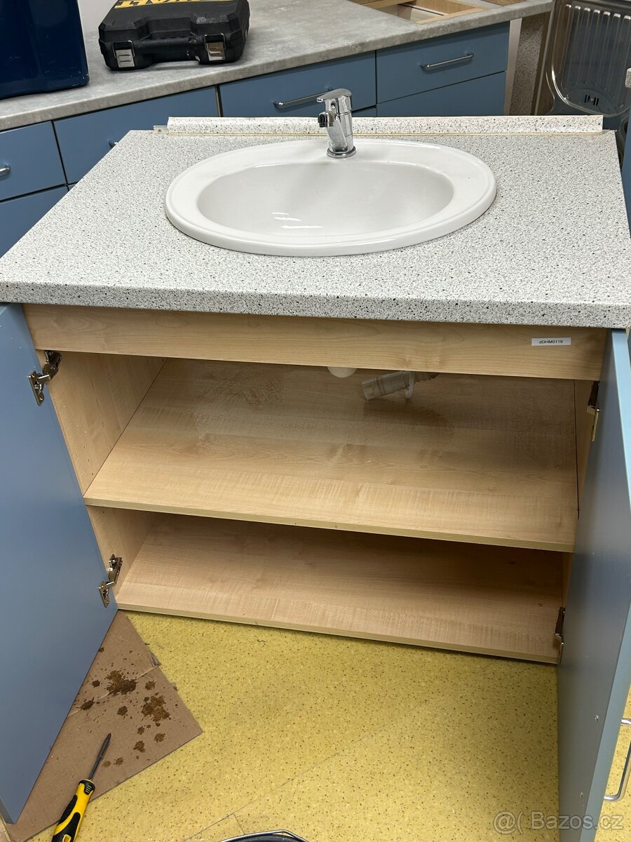Skříně z laboratoře - 6