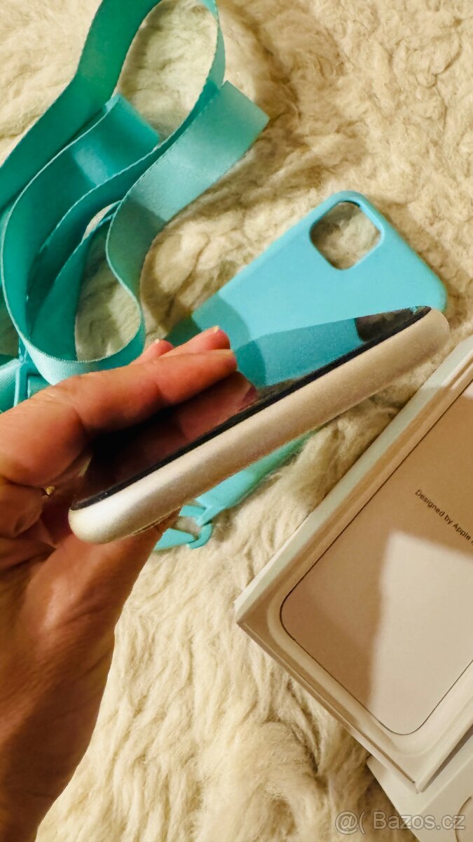 IPhone 11 64GB bily, top stav - 6