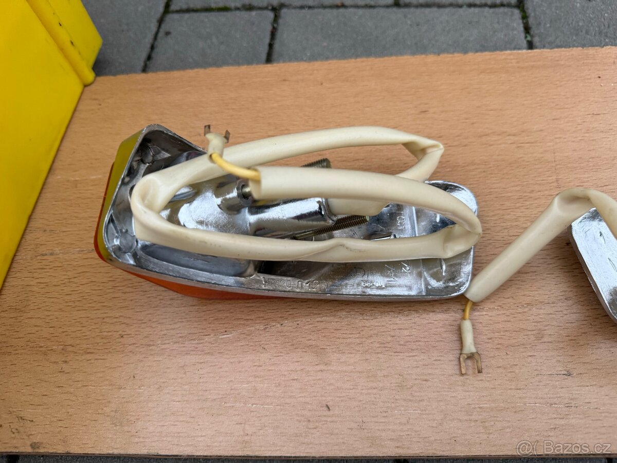 Volha Gaz 24,2410, přední blinkry original nove - 6