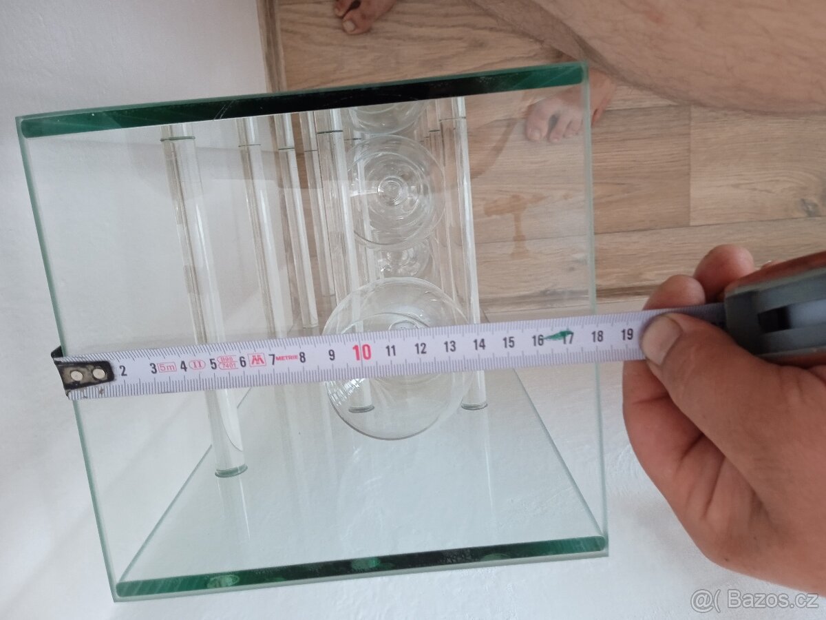 Skleněná vytrínka - 6