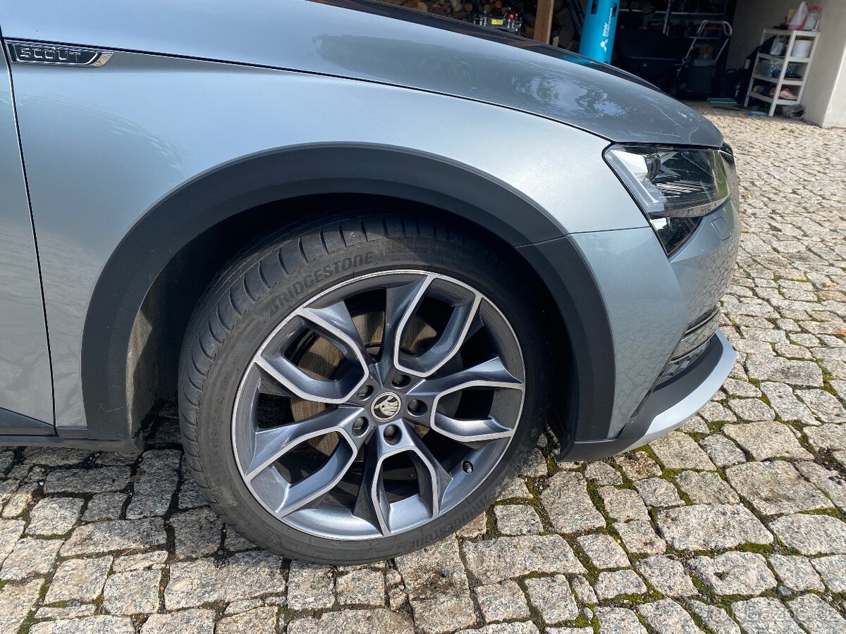 Škoda Superb Scout - 6