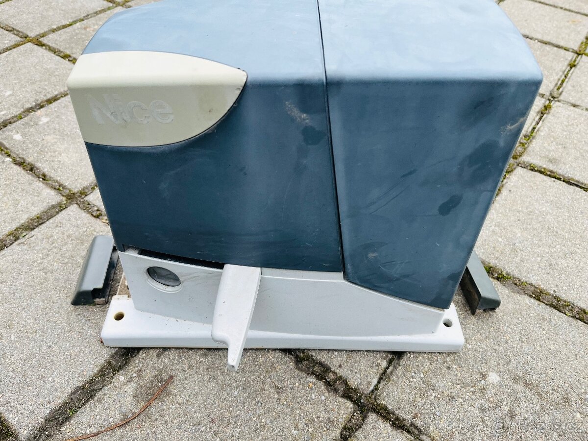 Motor samonosné brány Nice (sada) - 6