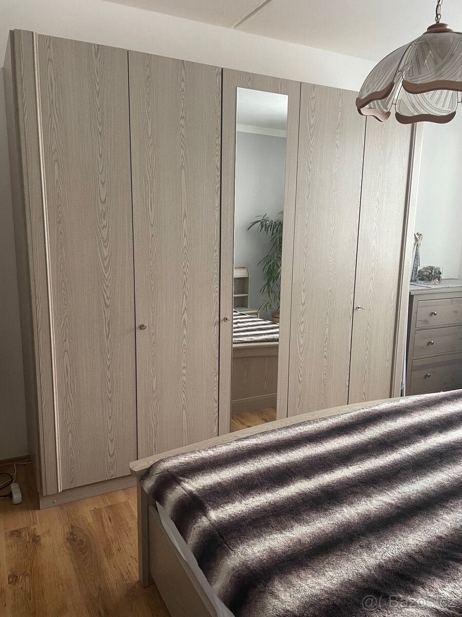 Ložnice - postel + šatní skříň - 6