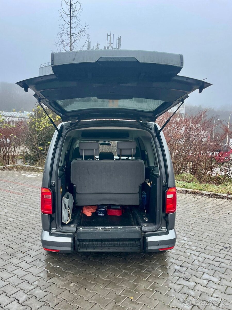 VW Caddy Maxi 2.0 TDI DSG • 7 míst • úprava pro vozík - 6