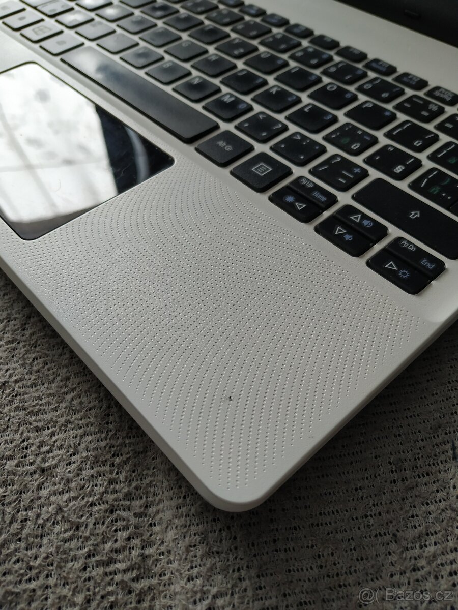 Malý Acer 11.6" na ND/servis + adaptér - 6