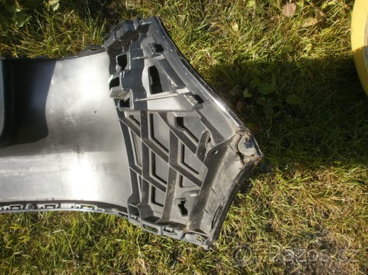 Zadní nárazník na VW Golf V - 6