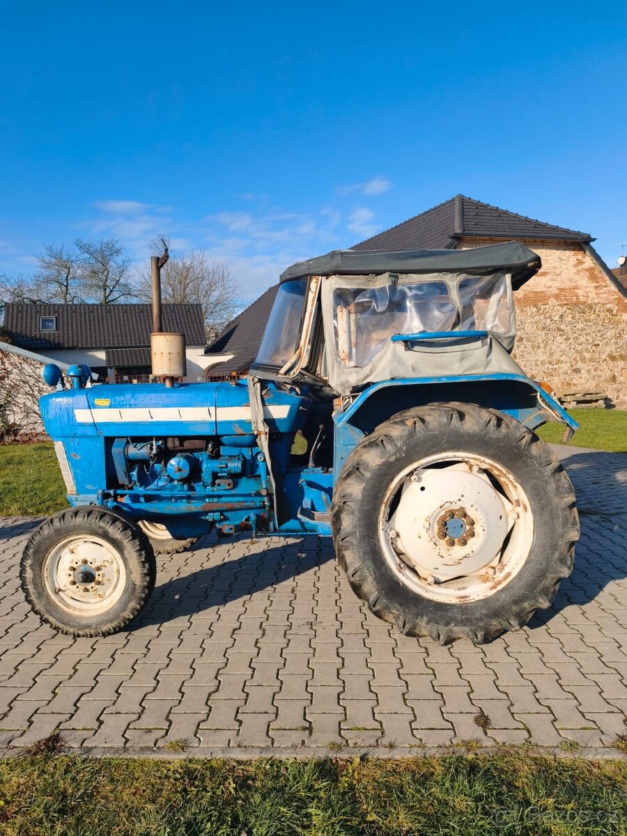 Traktor Ford 2000 39 HP - 6