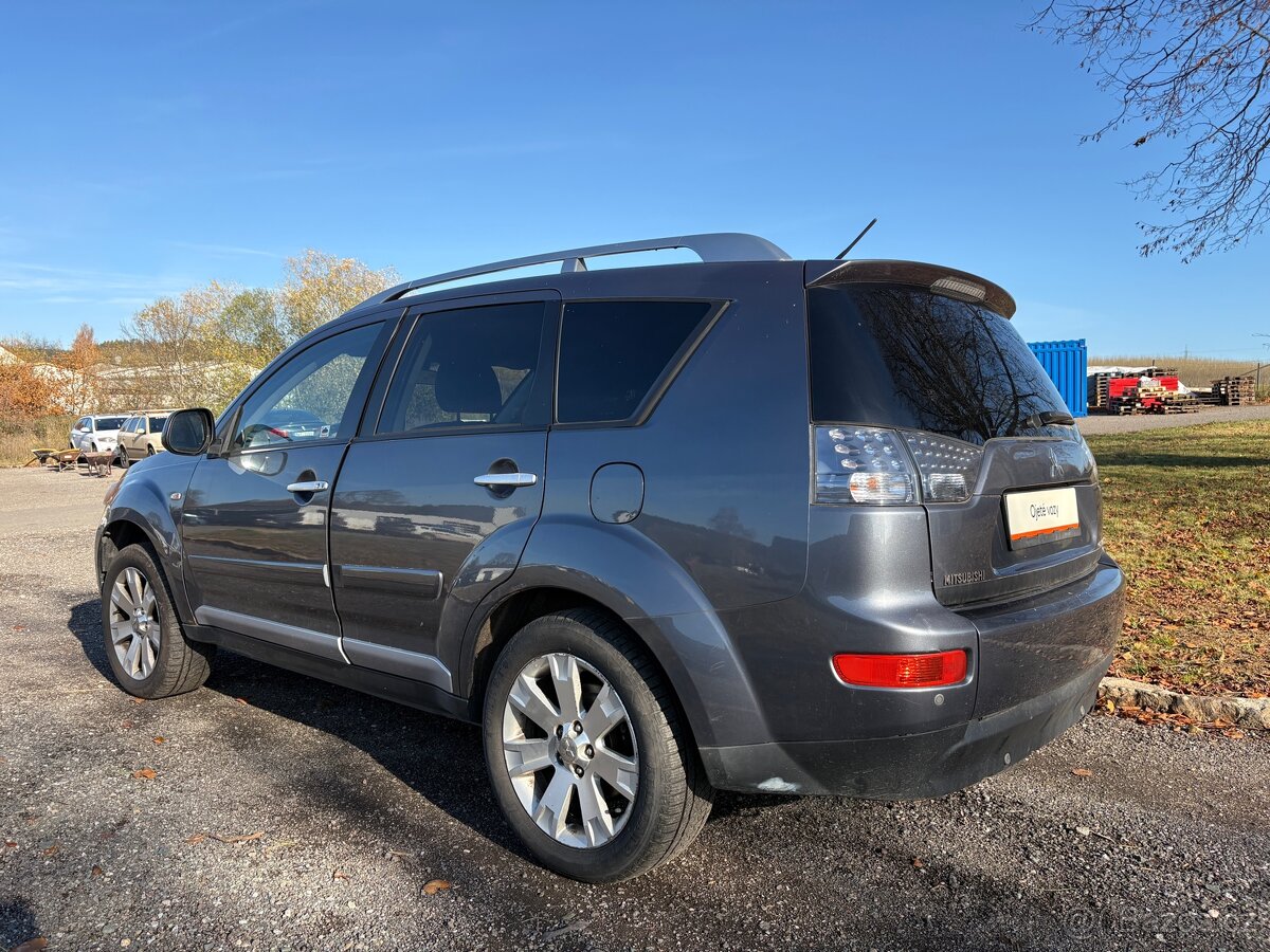 Prodám Mitsubishi Outlander 2.0 di-d 123kw servis, nová STK - 6