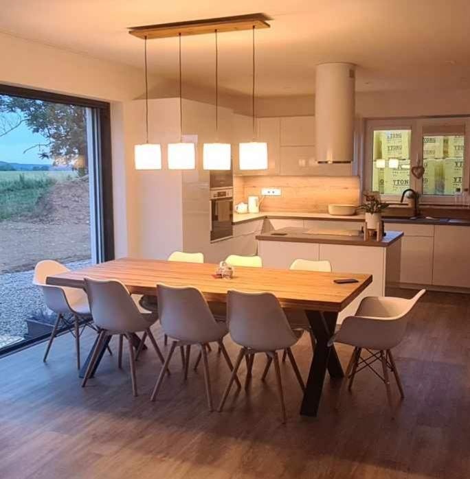 Dubový masivní stůl 240x100 cm kuchyňský stůl - 6