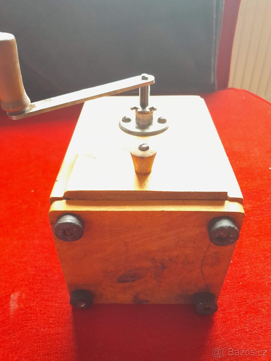 Mlýnek na kávu - 6