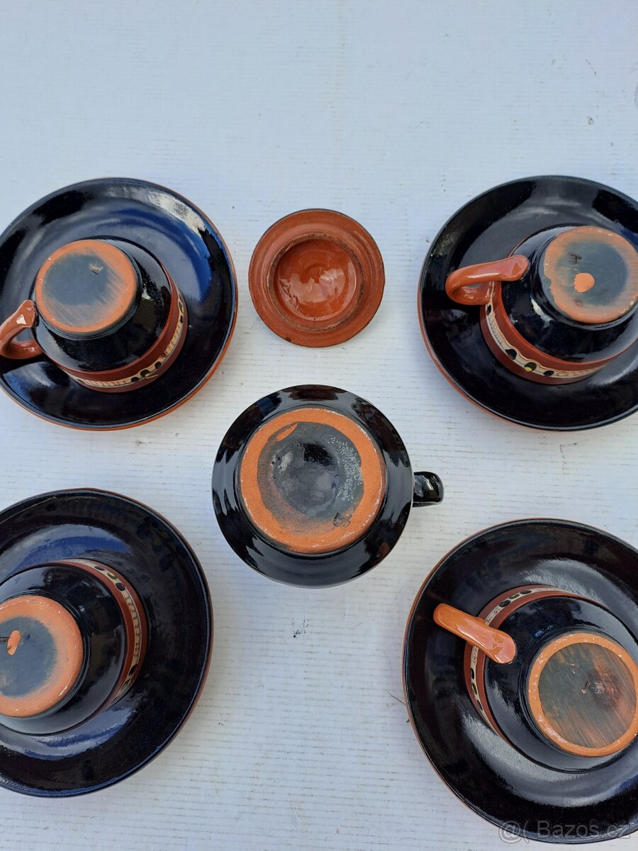 Hrnečky plus konvička. - 6