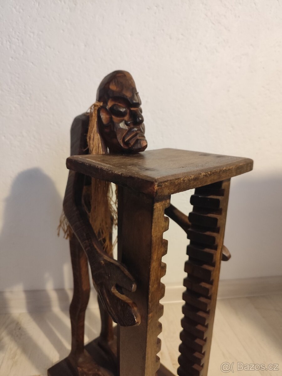 Dřevěný stojan na CD. - 6