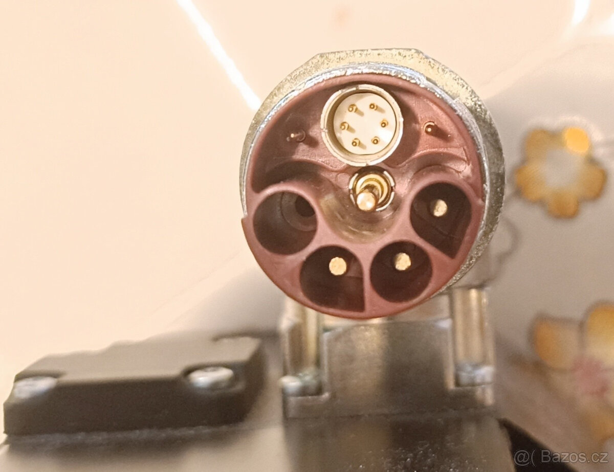 Prodám dva servomotory 8LSA35.DB030S300-3 a 8LSA35.DB060S300 - 6