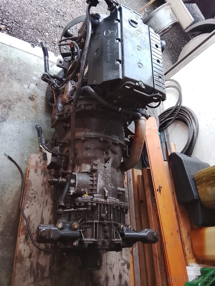 Motor, převodovka Mercedes - 6