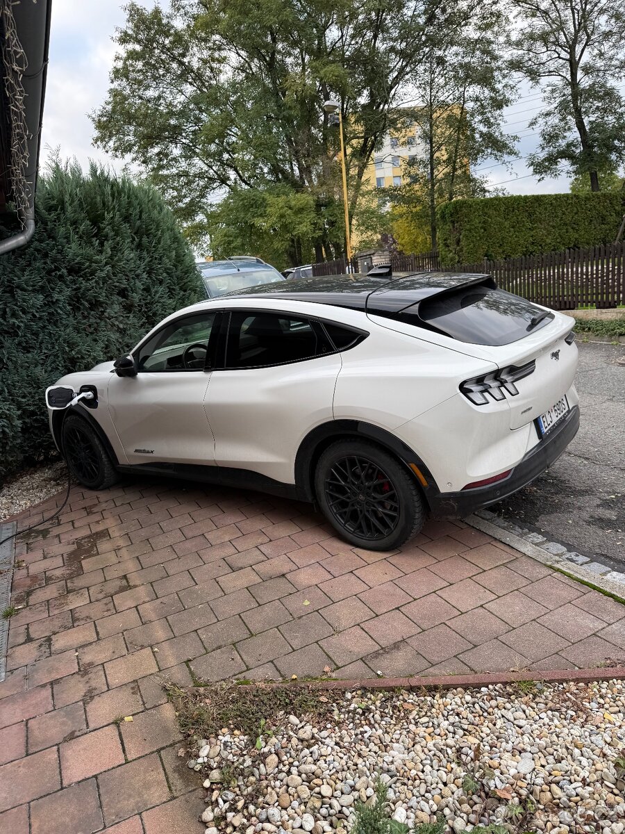 Mustang Mach-E ,273kW,DPH,Premium 98,7kWh,4x4 - 6