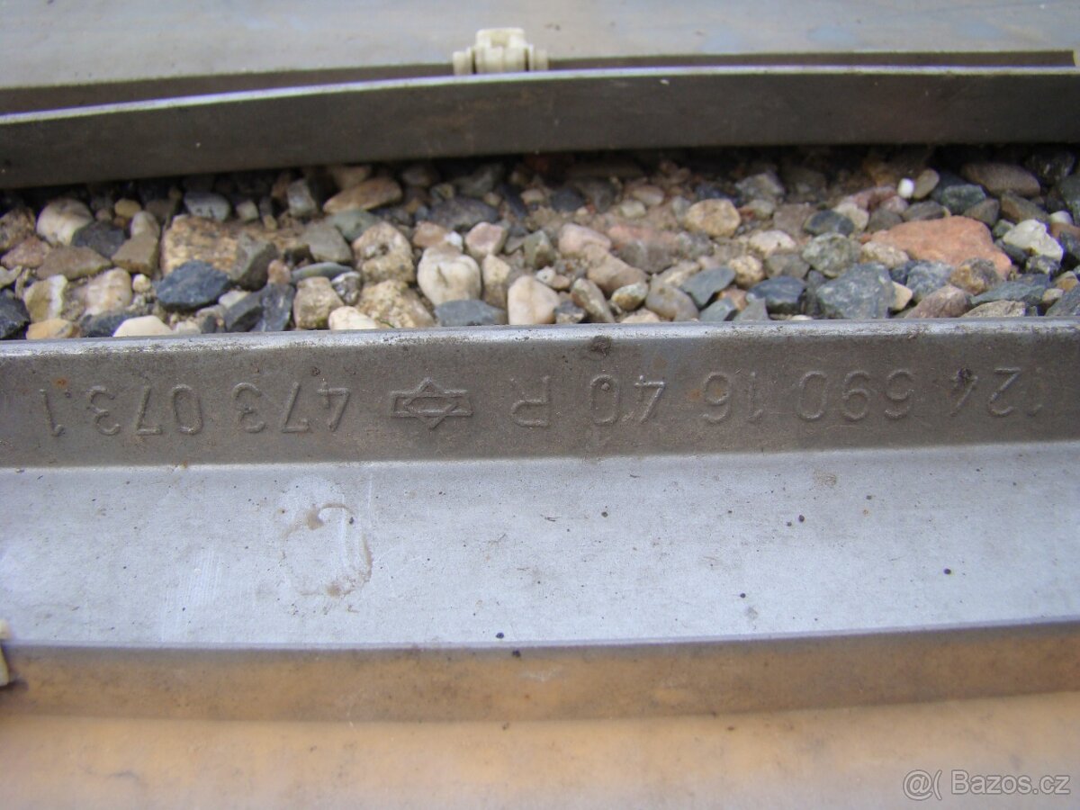 Vnější plastové lišty dveří M-B W124 - 6