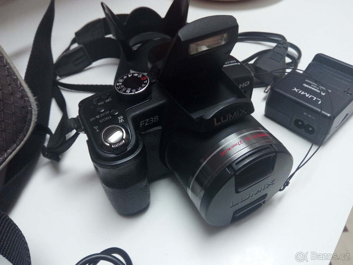Superzoom Panasonic Lumix DMC-FZ38, komplet příslušenství - 6