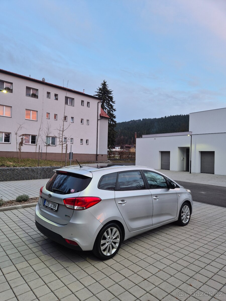 Kia Carens, 1.7crdi. 7-mist. Manual - 6
