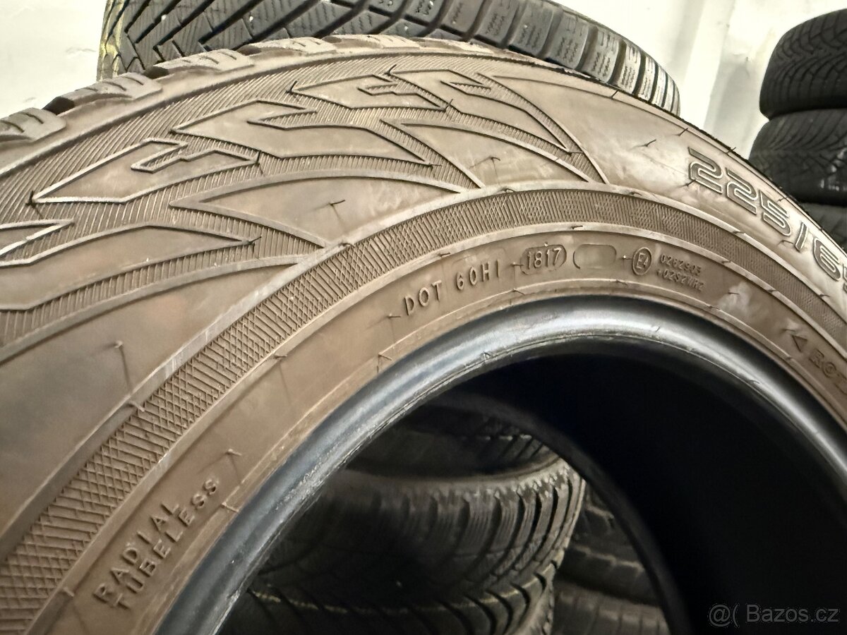 prodám zimní 225/65/17 Nokian - 6