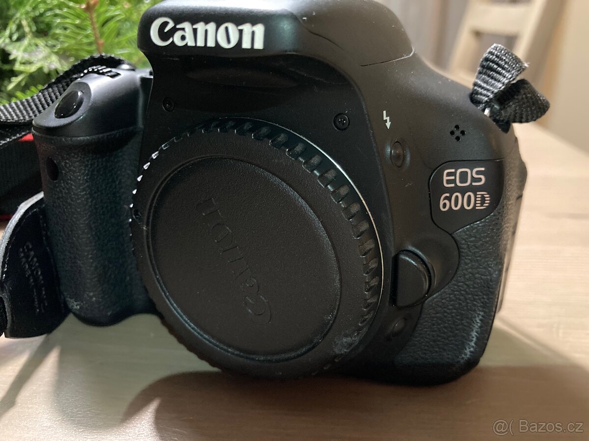 Zrcadlovka Canon + sada objektivů - 6