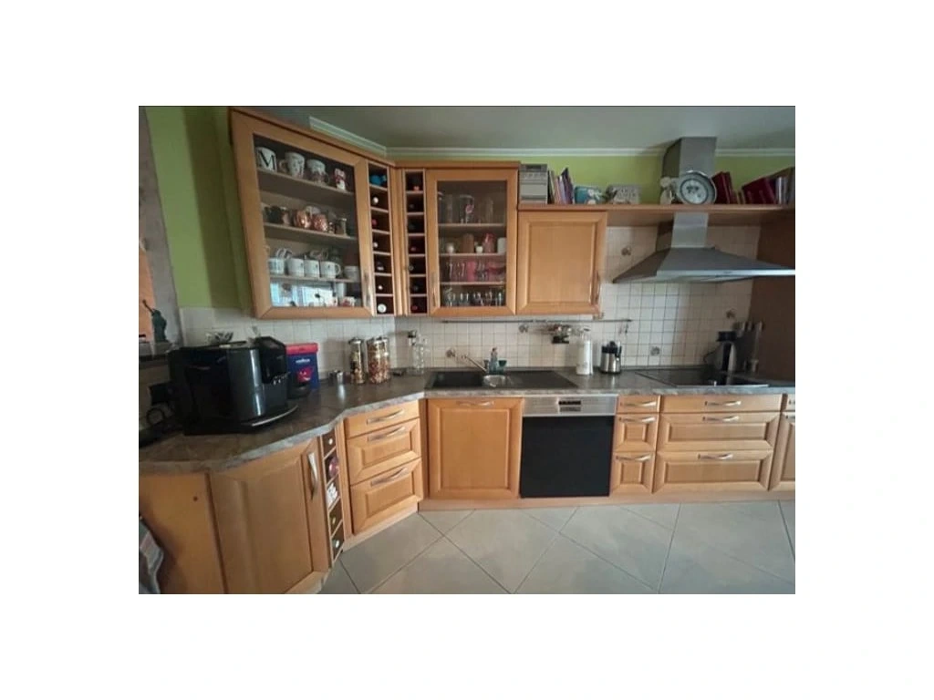 Kuchyně z masivu se spotřebiči a ostrůvkem,5606 - 6