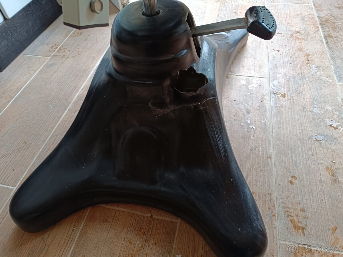 Prodám pedikérské, masérské křeslo - 6