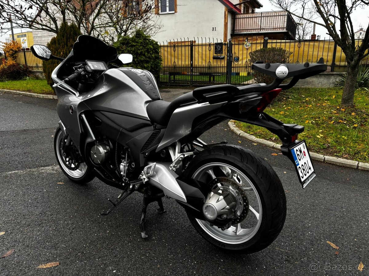 Honda VFR 1200F - 6