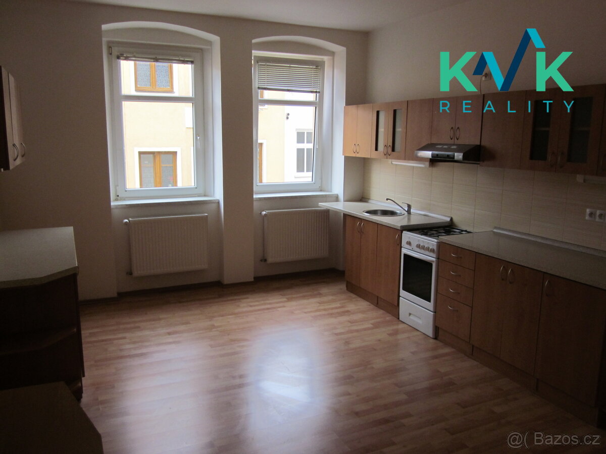 Pronájem bytu 3 + 1, v OV, cihla, 73 m2, ul. Slepá, Karlovy - 6