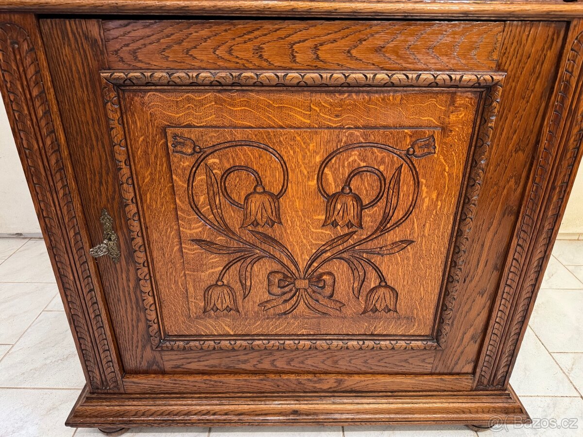 Starožitná rustikální skříň - 6