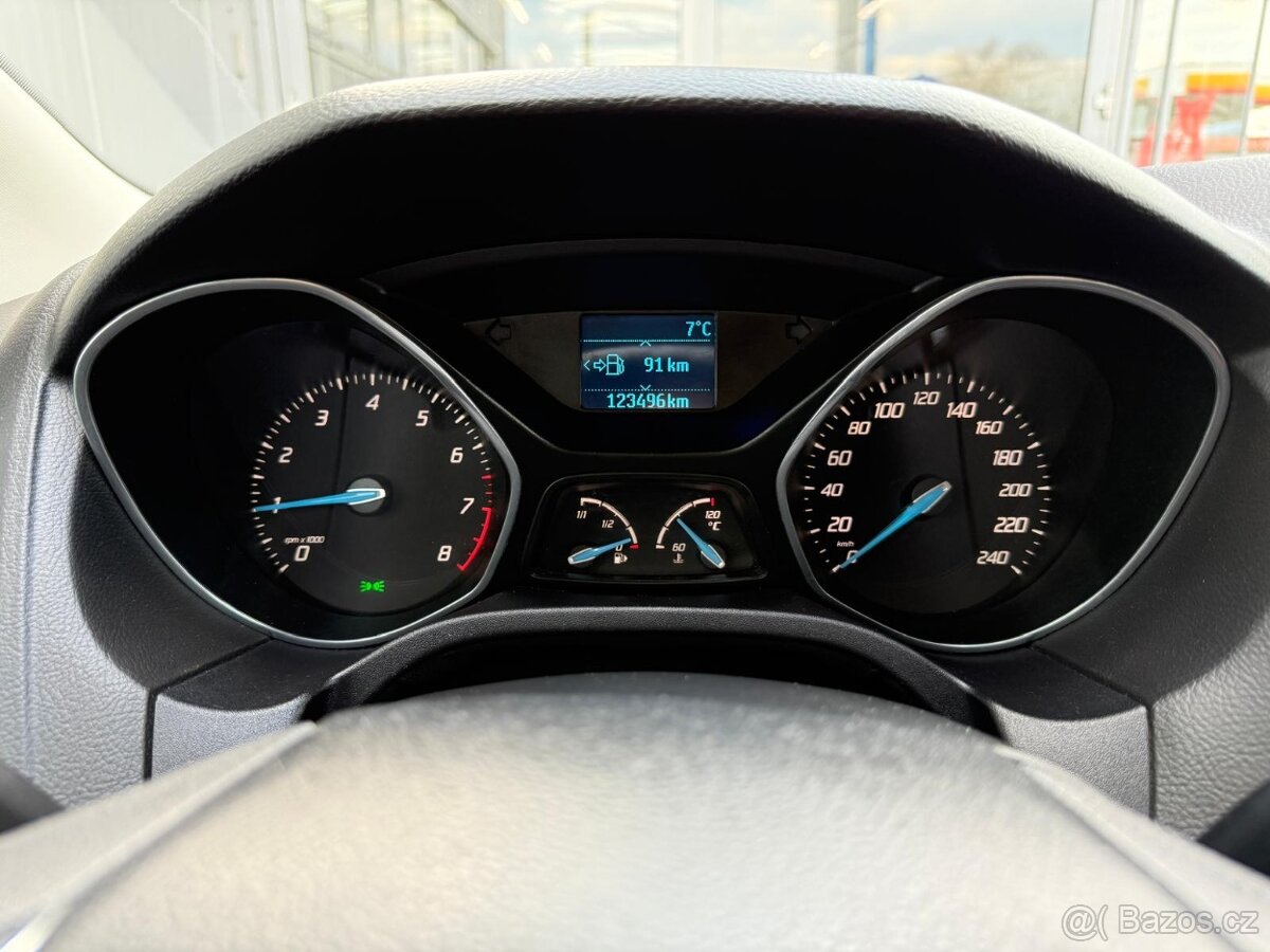 Ford Focus Combi benzín r.v. 2011 - 6