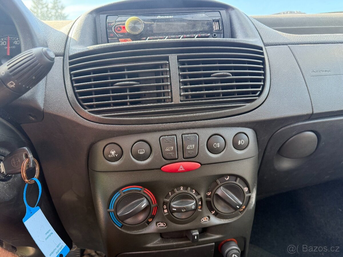 Fiat Punto 1,2i 44 kw.jen 105t.km..klima 2004 - 6