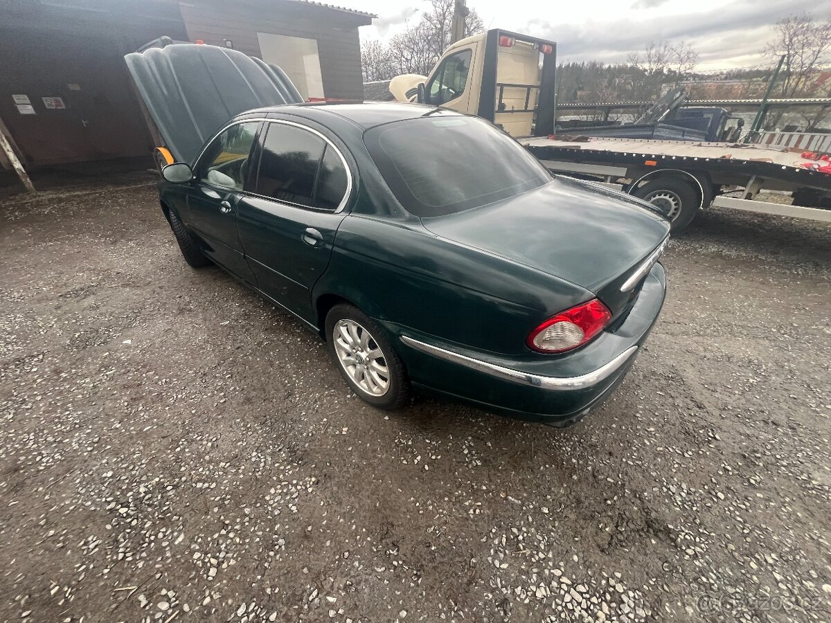 Jaguar X Type 2.5 V6 - 6