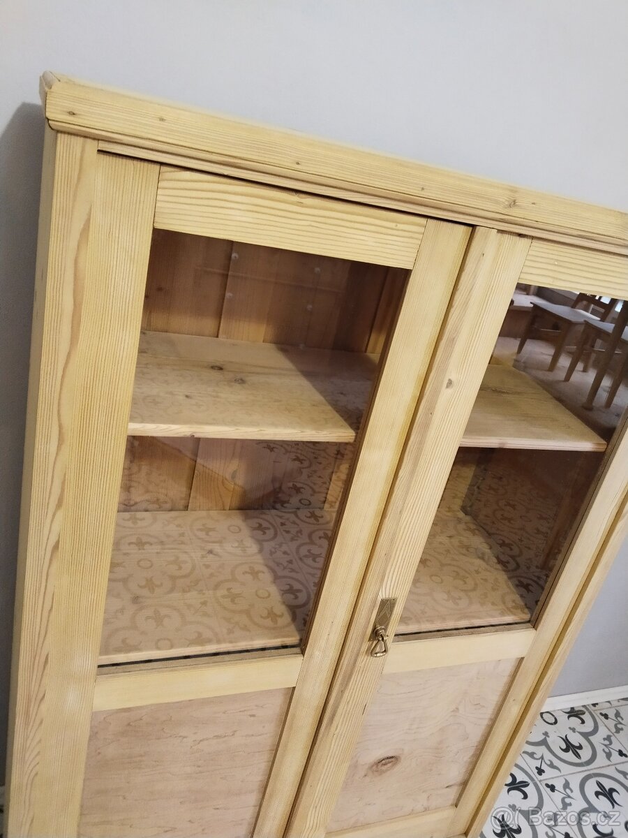 Stará skříň, skříňka, knihovna po renovaci - 6