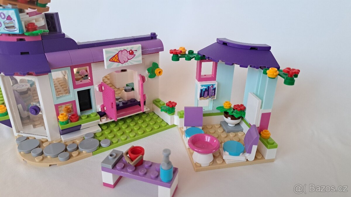 LEGO® Friends 41336 a 41332, Emma a umělecká kavárna - 6