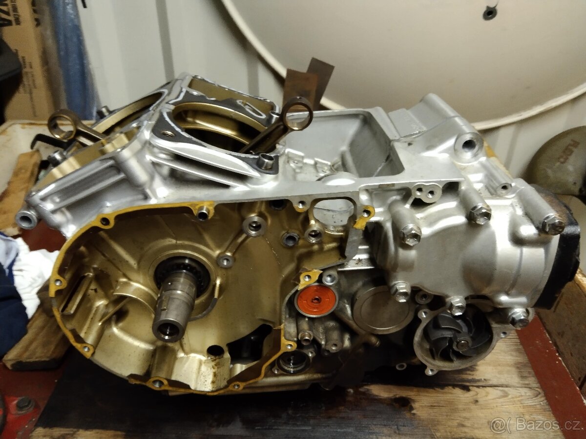 Rozebraný motor VS Suzuki 800 - 6